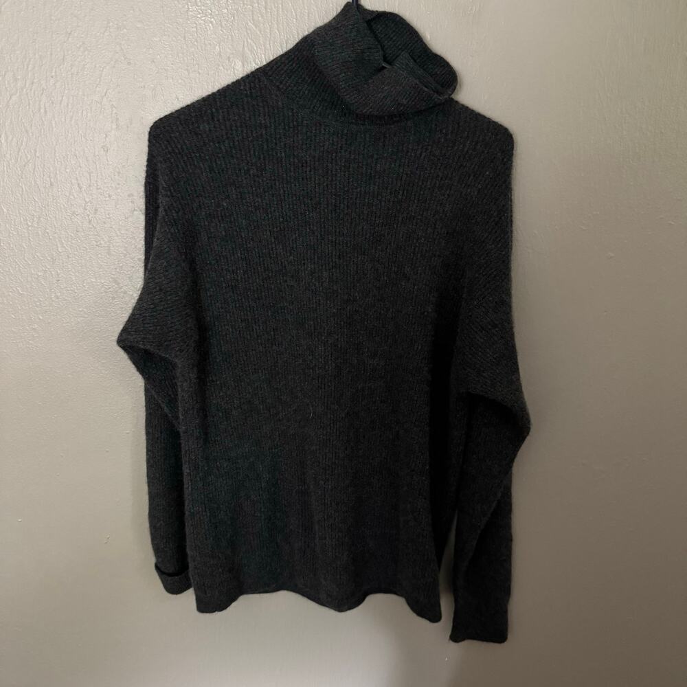 CASTLERIG Dark Grey Ribbed Turtleneck Cashmere Sweater Size Medium comfort